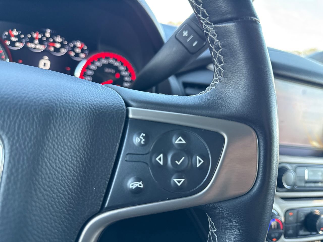 Used 2015 GMC Yukon XL Denali w/ Premium Package image 31