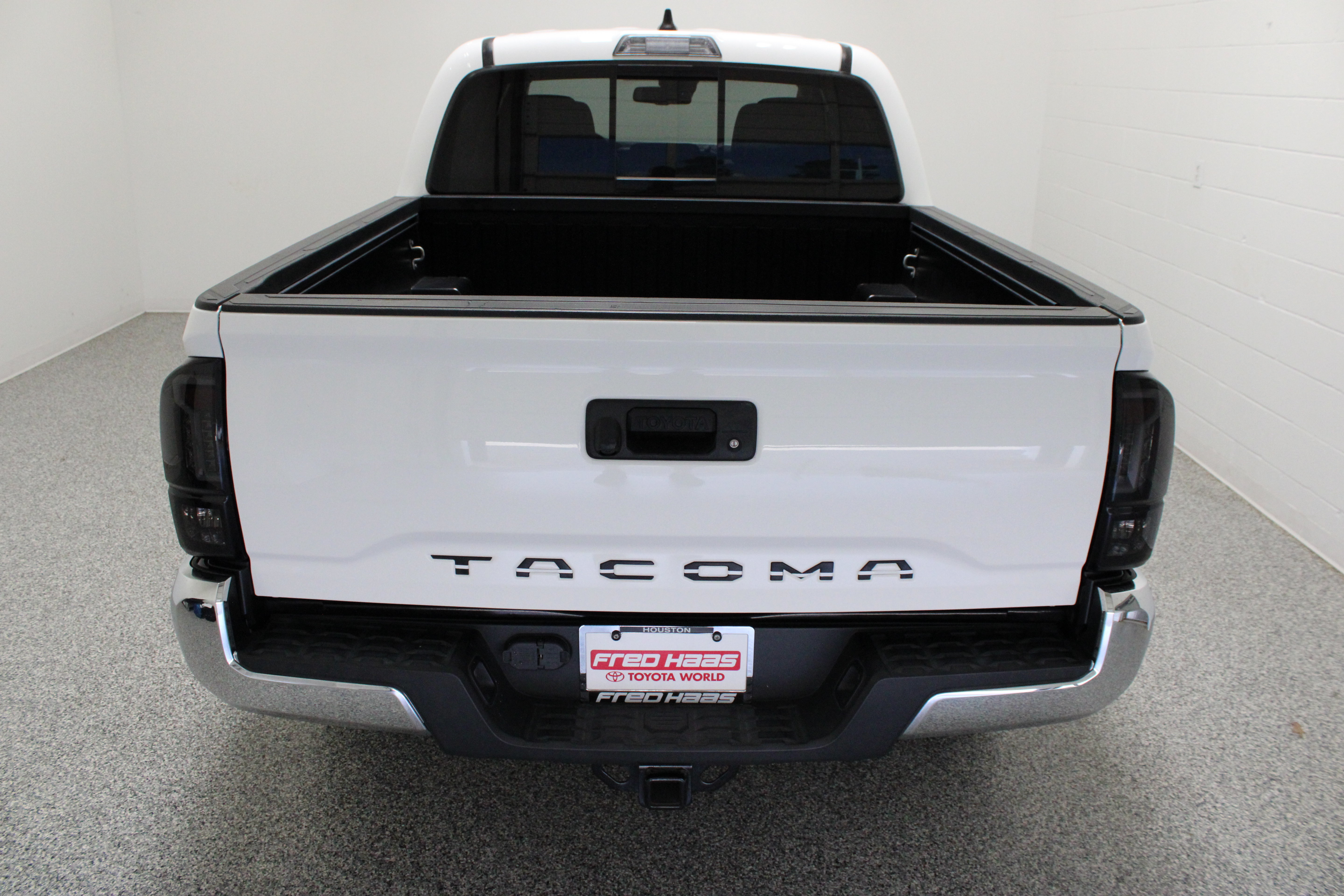 Used 2023 Toyota Tacoma SR5 RWD image 8
