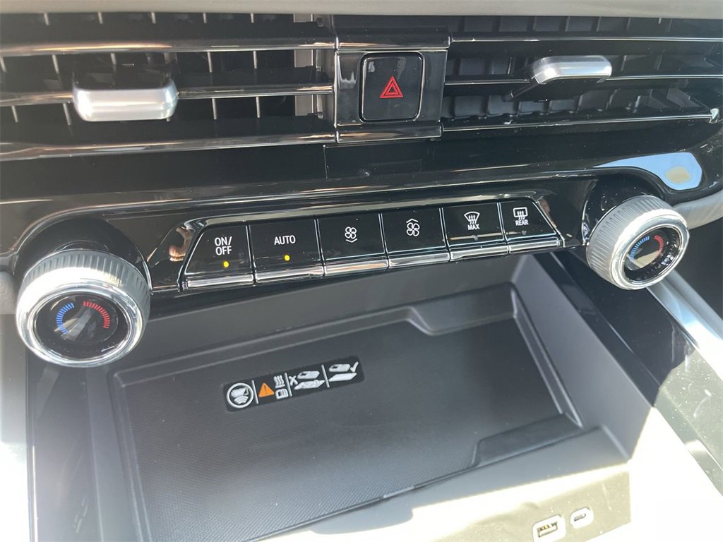 New 2025 Chevrolet Suburban Premier image 17