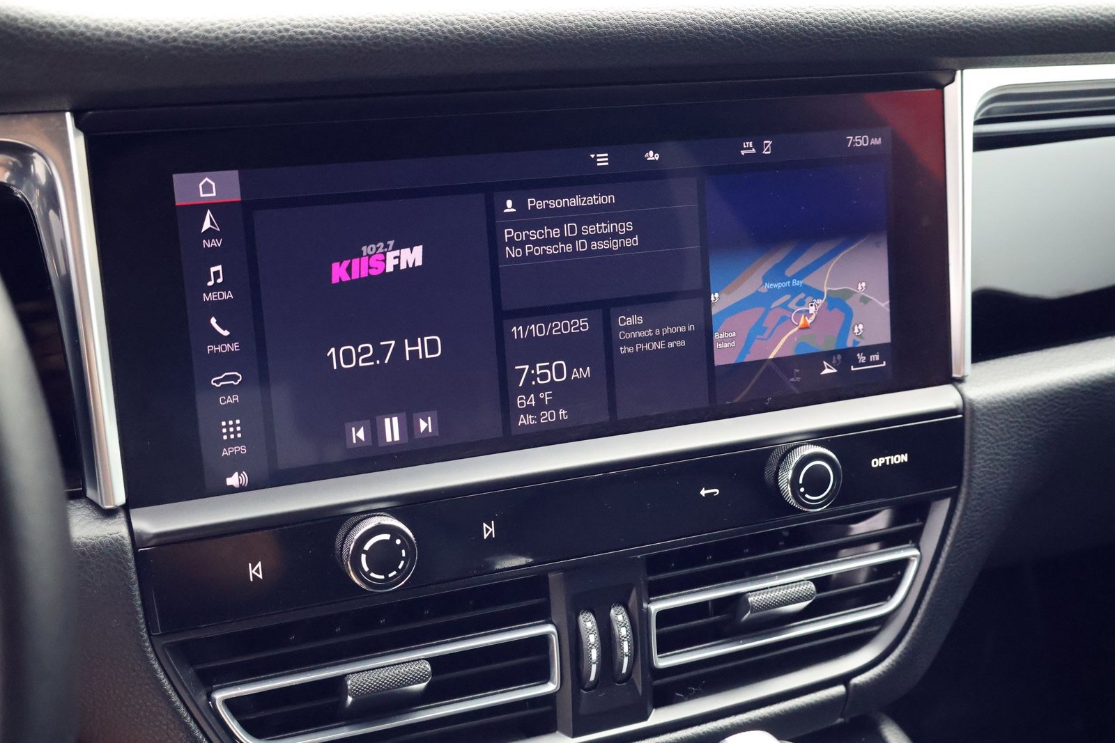 Certified 2022 Porsche Macan S image 18