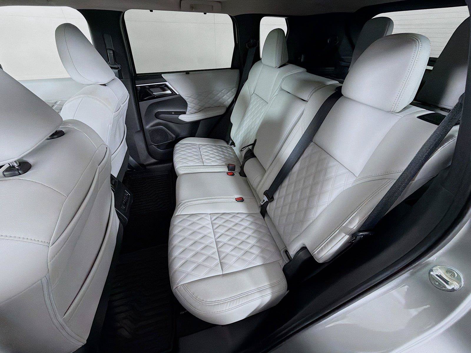 Used 2024 Mitsubishi Outlander SEL AWD/4WD image 25
