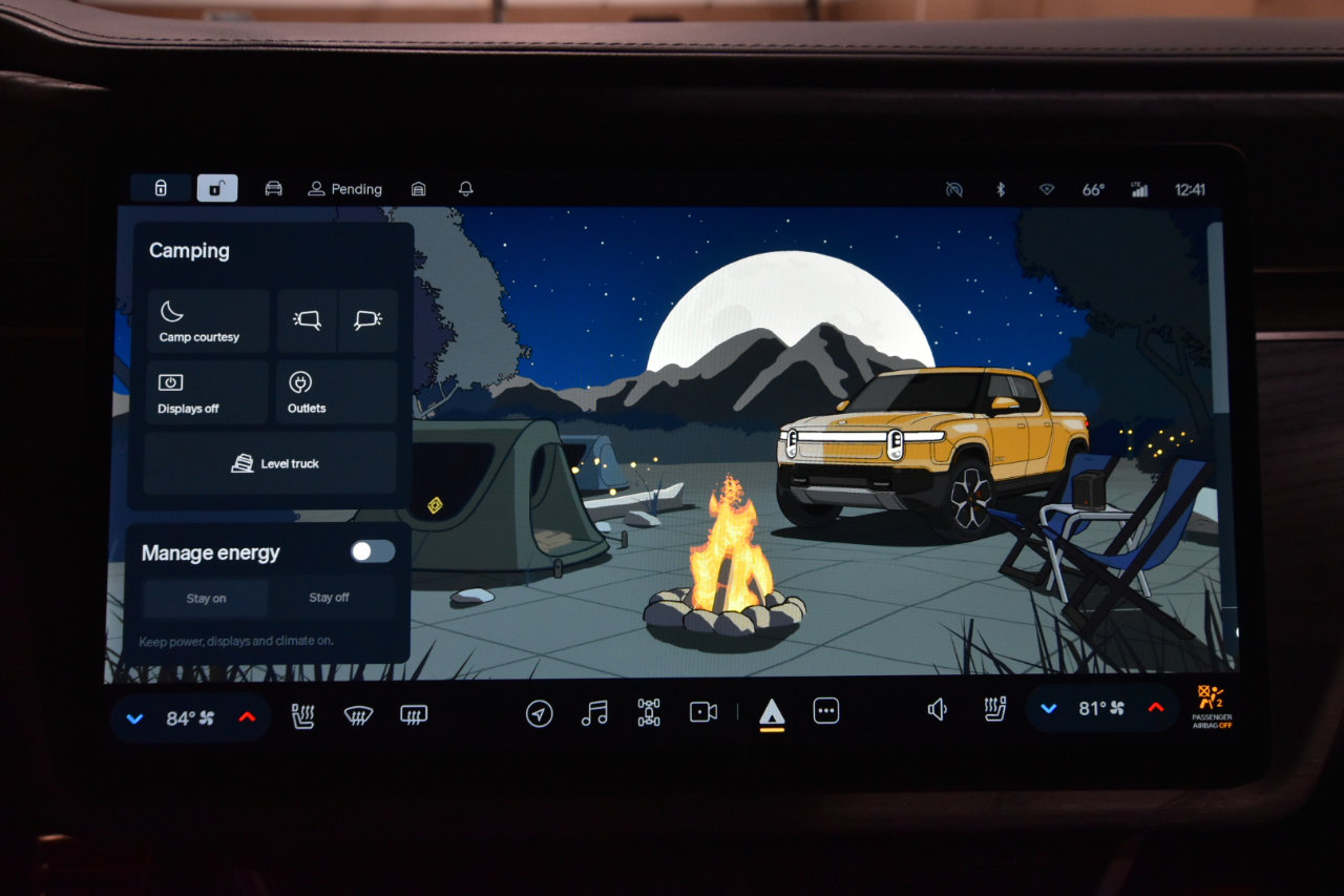 Used 2022 Rivian R1T Adventure image 40