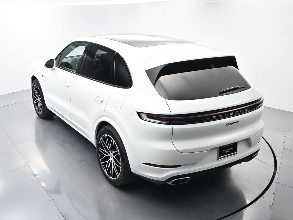 Certified 2025 Porsche Cayenne E-Hybrid w/ Premium Package Plus AWD/4WD image 40