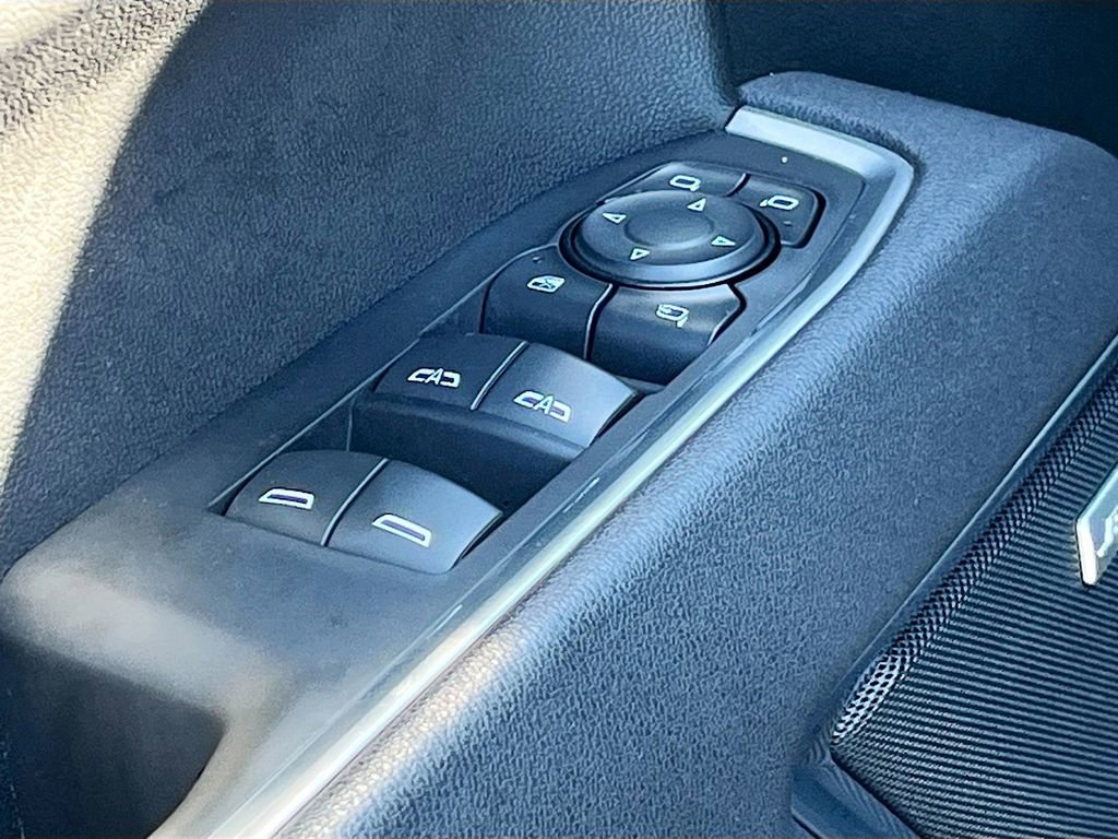 Used 2025 Chevrolet Silverado 1500 LTZ image 18