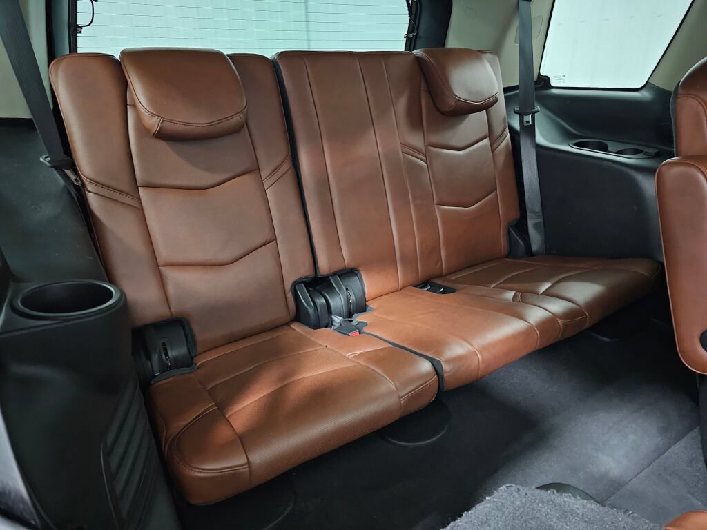 Used 2019 Cadillac Escalade Luxury AWD/4WD image 19