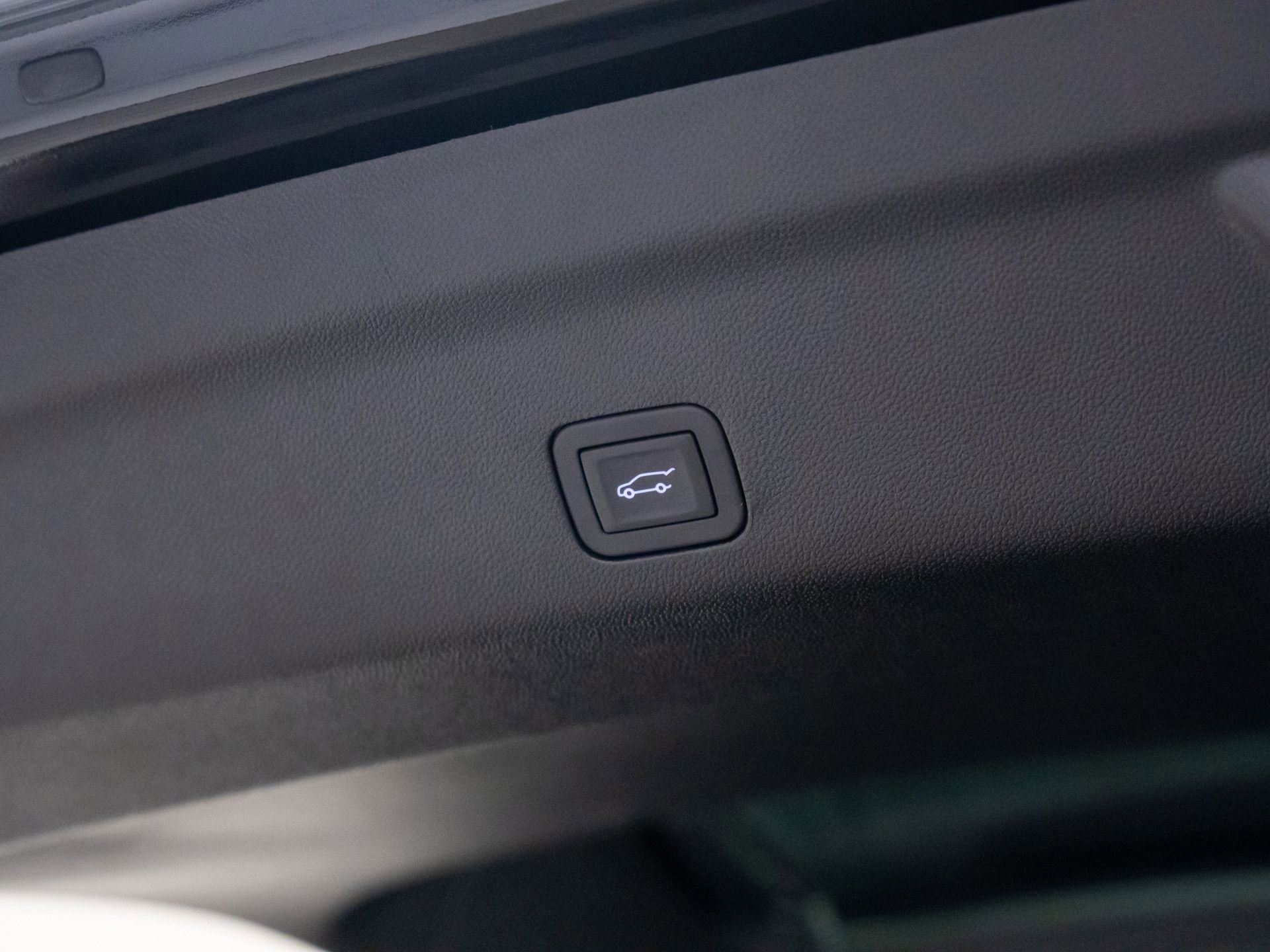 Certified 2025 Cadillac Escalade V w/ LPO, ONYX Package image 39