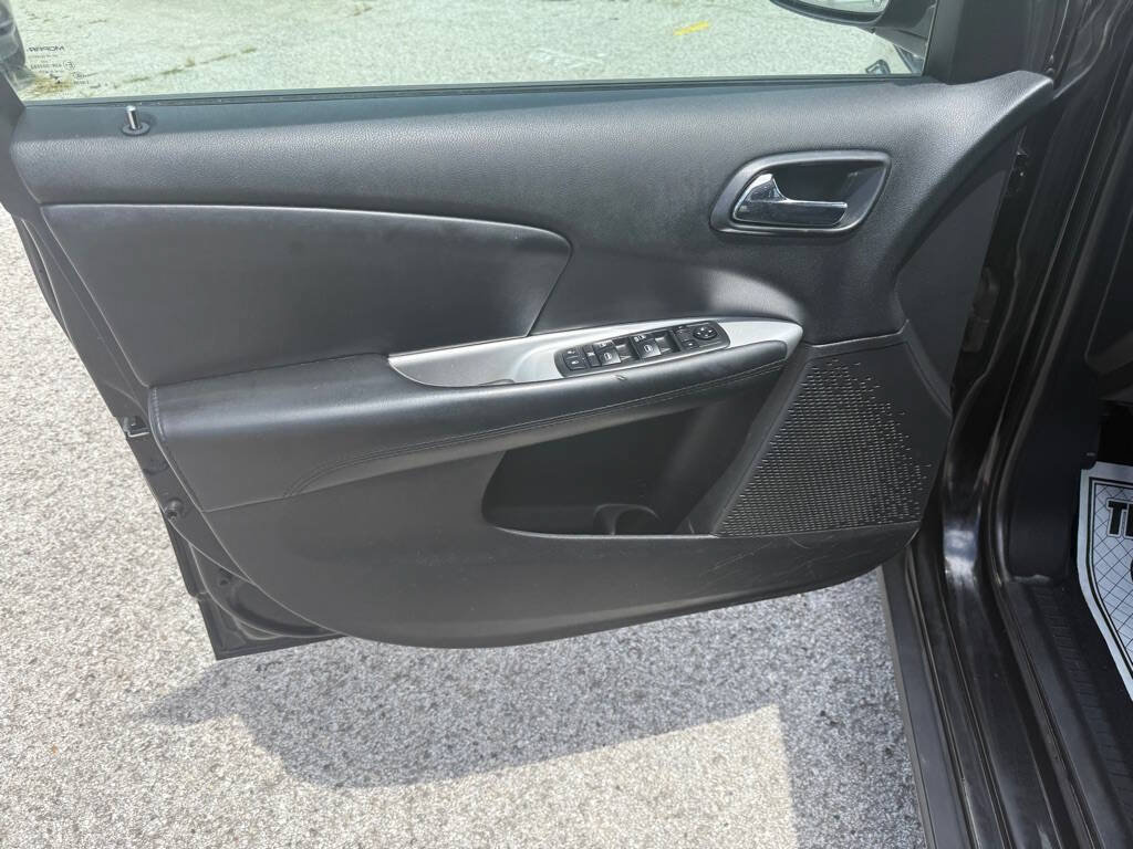 Used 2018 Dodge Journey SE w/ Popular Equipment Group FWD image 9
