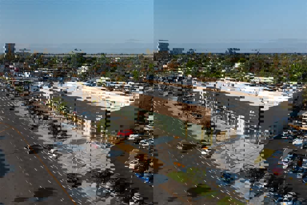 Used 2023 Hyundai Elantra Blue w/ Cargo Package image 15