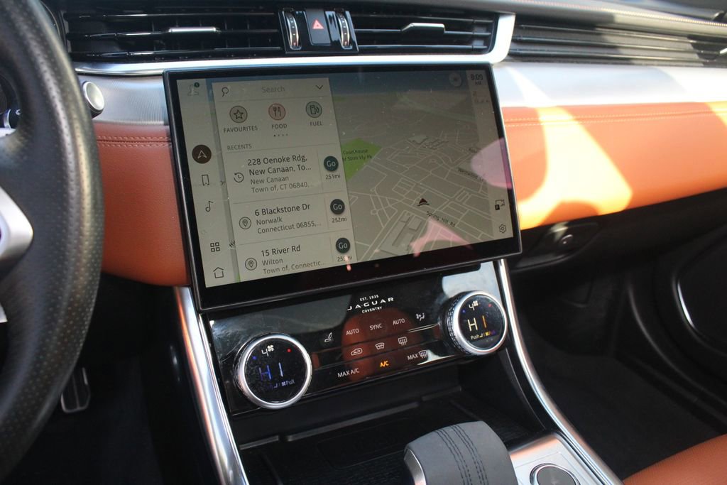 Used 2023 Jaguar XF R-Dynamic SE image 17