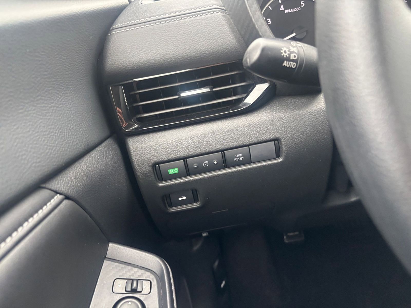 Used 2025 Nissan Sentra SV FWD image 32