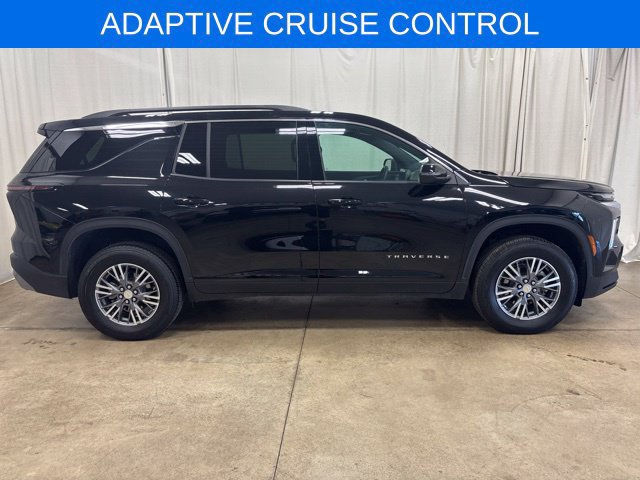 Used 2026 Chevrolet Traverse LT FWD image 2