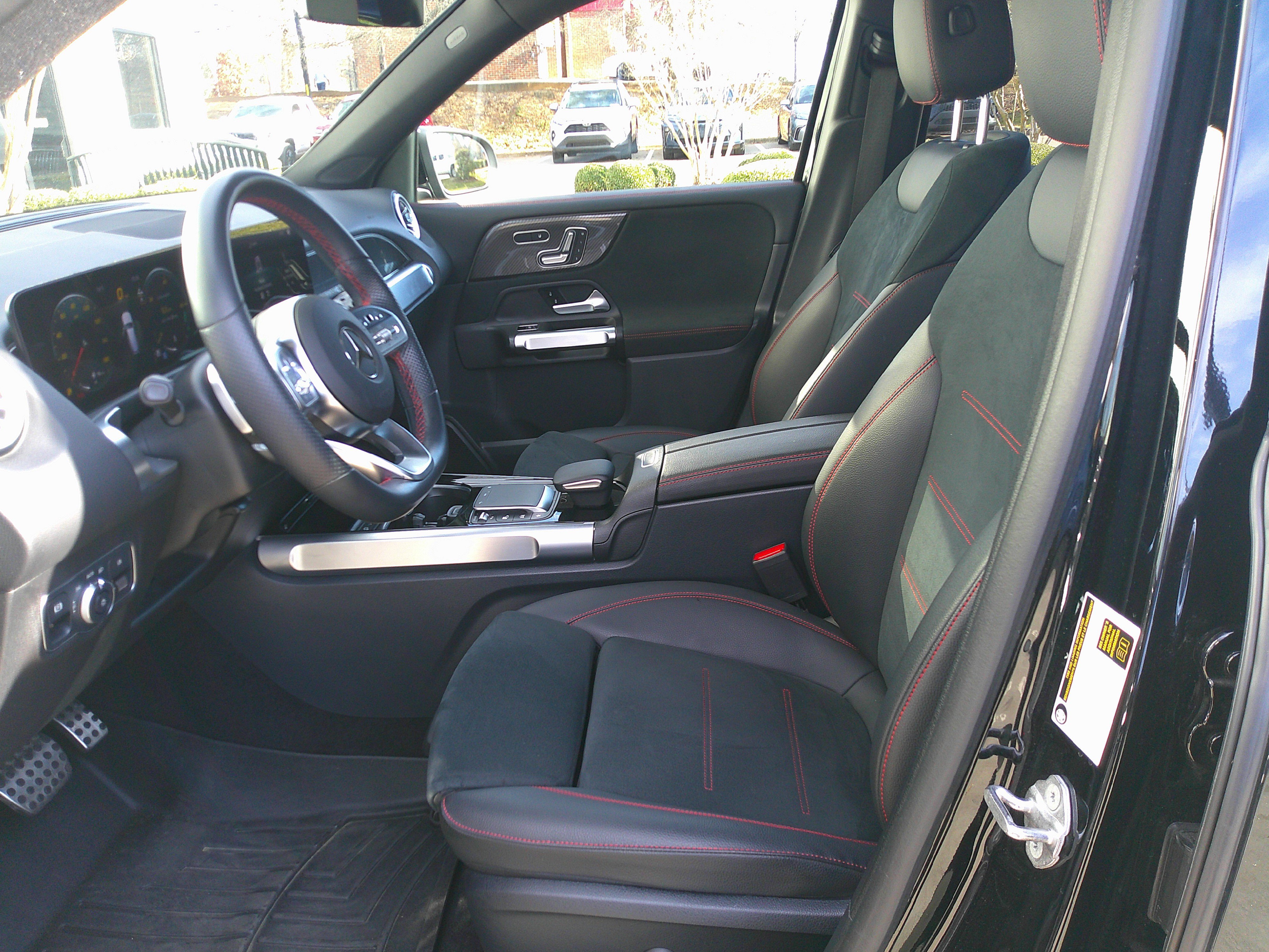 Used 2023 Mercedes-Benz GLB 250 image 16