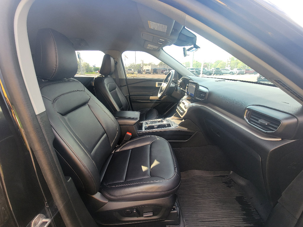 Used 2023 Ford Explorer XLT w/ Equipment Group 202A AWD/4WD image 36