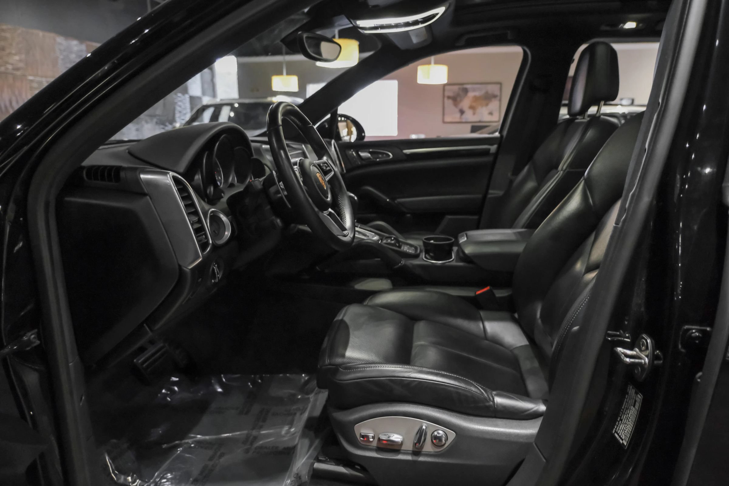 Used 2018 Porsche Cayenne AWD/4WD image 4