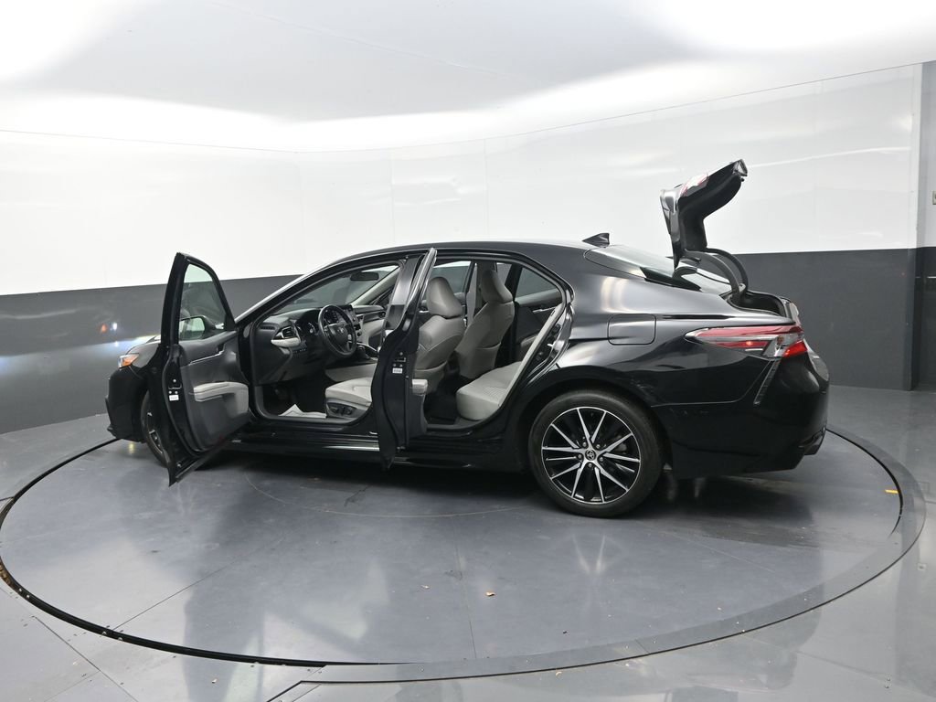 Used 2024 Toyota Camry SE w/ Cold Weather Package image 33