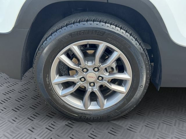 Used 2022 GMC Terrain SLT w/ Infotainment Package II AWD/4WD image 29