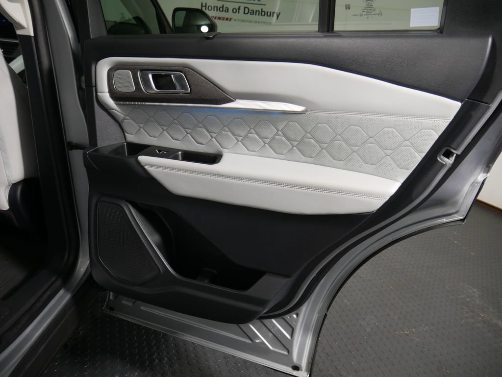 Used 2025 Ford Explorer Platinum w/ LUX Leather Package image 8