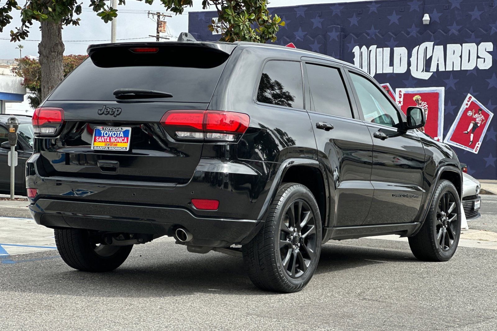 Used 2018 Jeep Grand Cherokee Altitude image 4