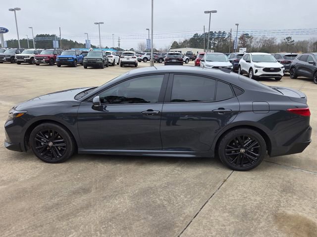 Used 2025 Toyota Camry SE image 2