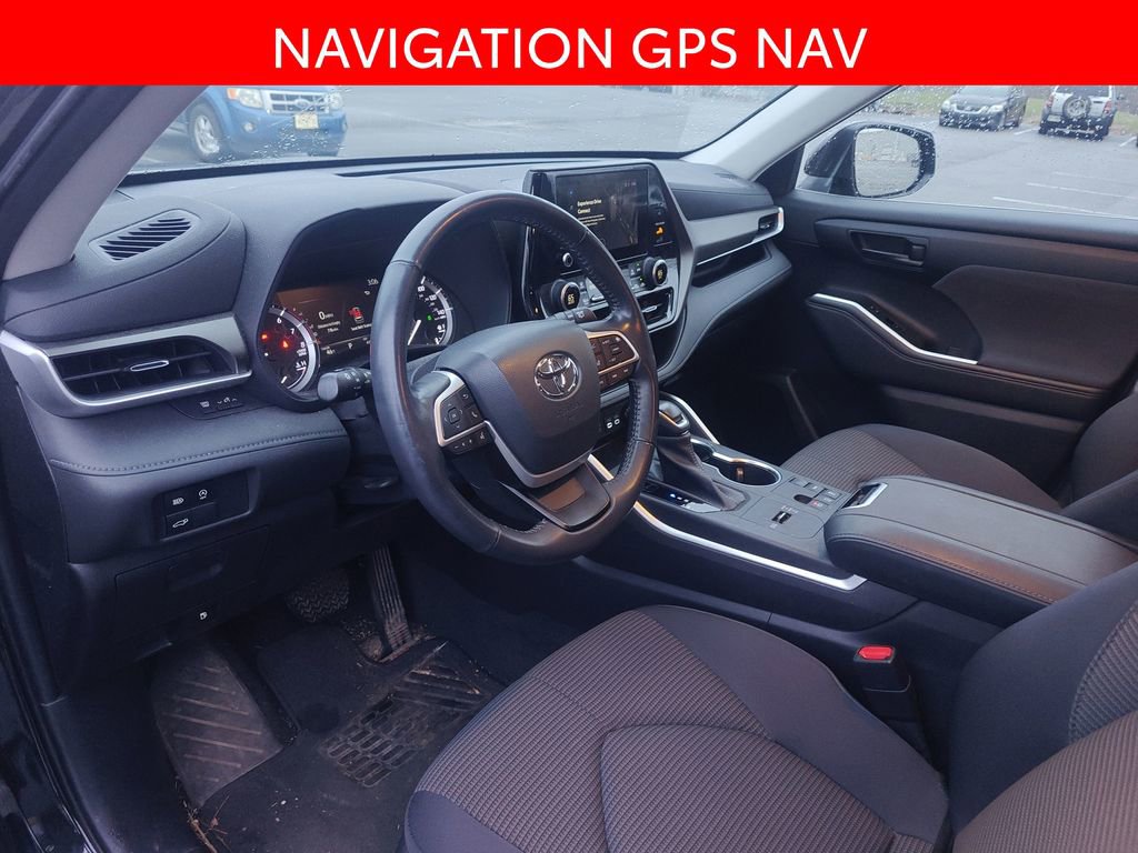 Used 2023 Toyota Highlander XLE image 7