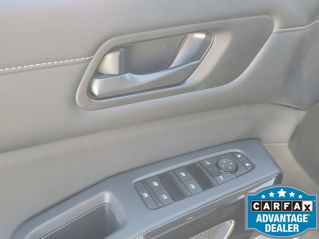 Used 2025 Nissan Pathfinder SV image 47