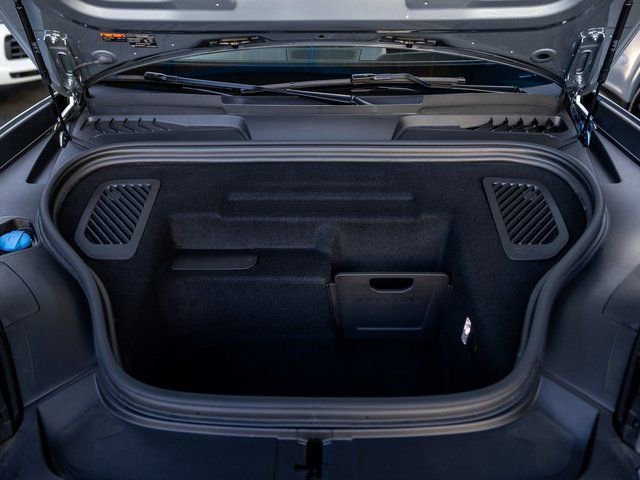 Certified 2025 Porsche Macan Electric image 39