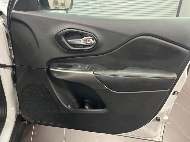 Used 2019 Jeep Cherokee Limited image 11