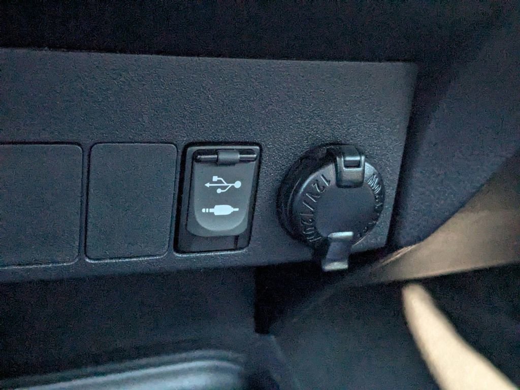 Used 2018 Toyota RAV4 Limited image 19