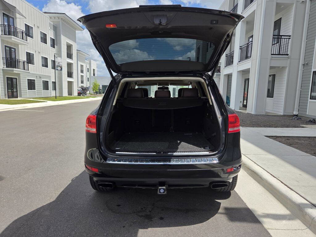 Used 2011 Volkswagen Touareg V6 AWD/4WD image 11