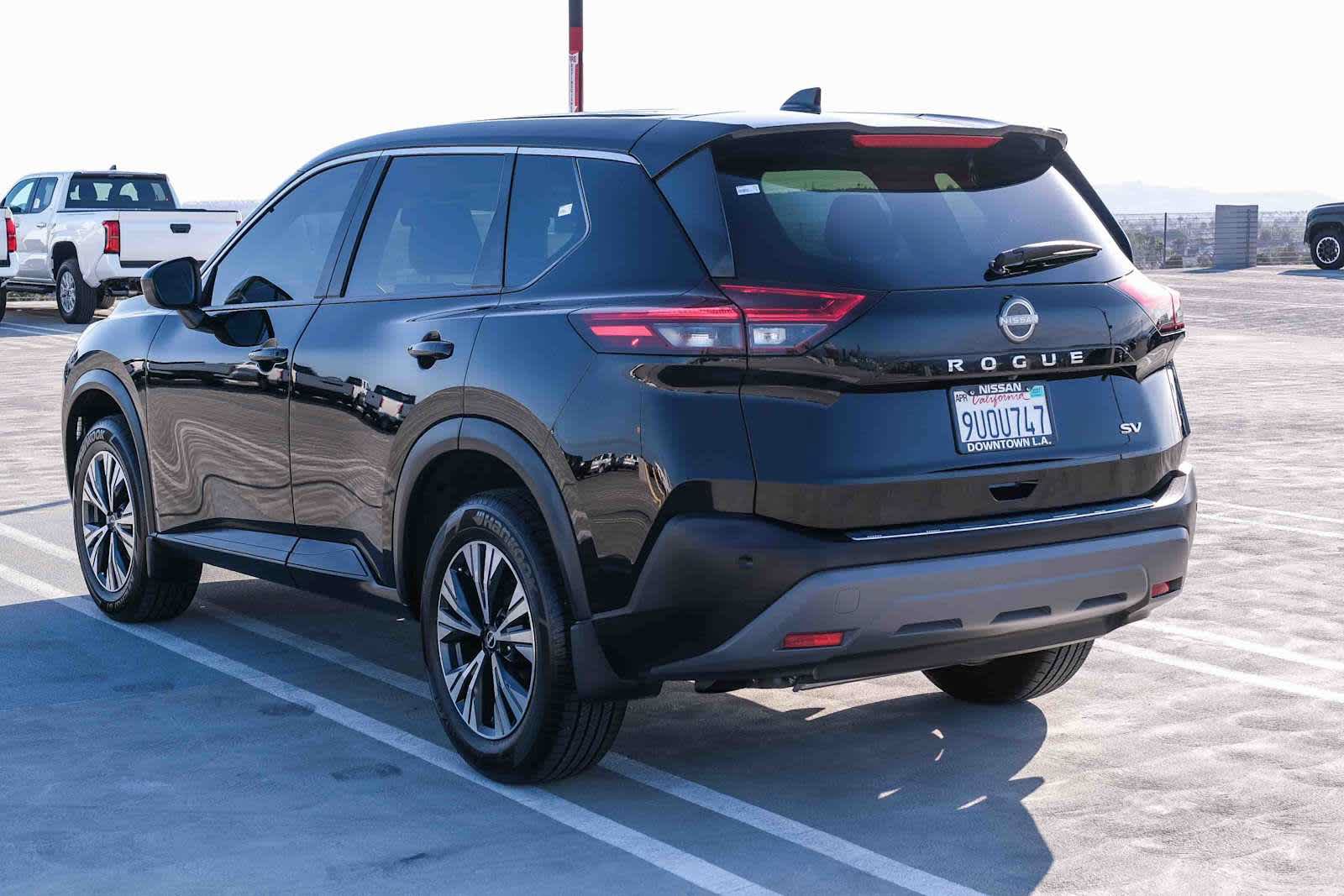 Used 2023 Nissan Rogue SV FWD image 6