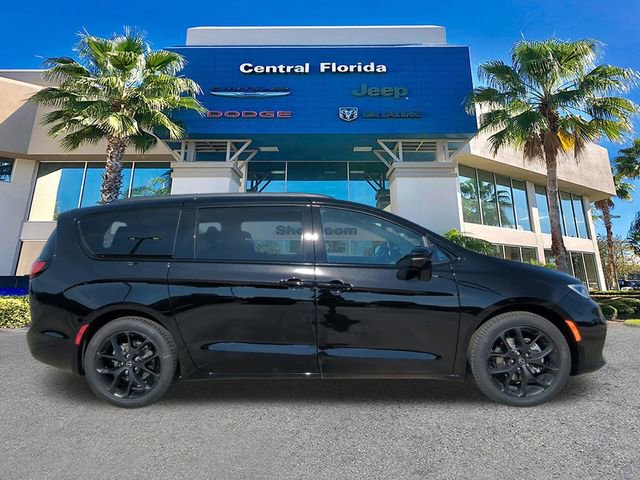 New 2026 Chrysler Pacifica Select w/ S Appearance Package image 4