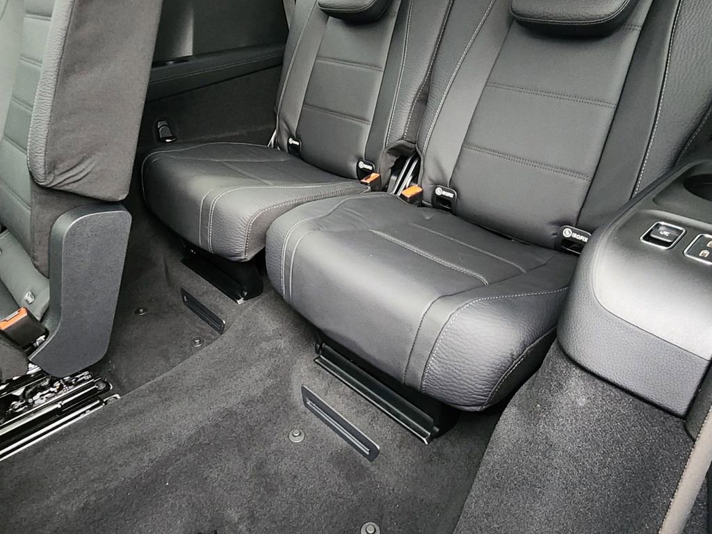 Used 2025 Mercedes-Benz GLS 450 4MATIC image 13