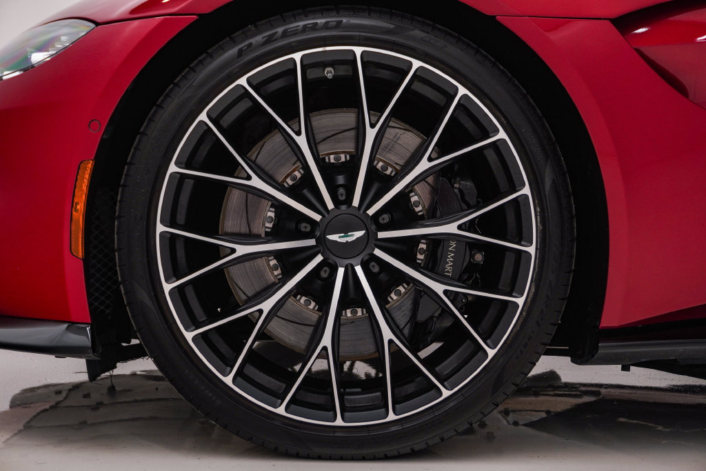 Used 2023 Aston Martin V8 Vantage Roadster RWD image 17