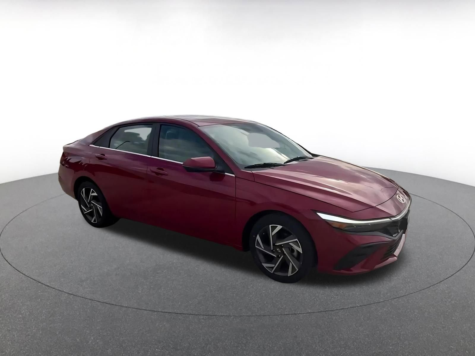 Used 2025 Hyundai Elantra Limited FWD image 2