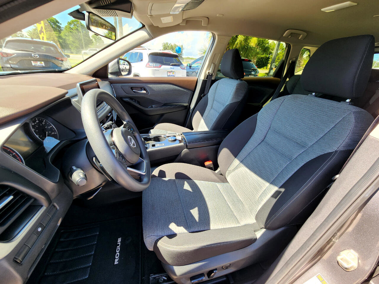 Used 2023 Nissan Rogue SV image 10