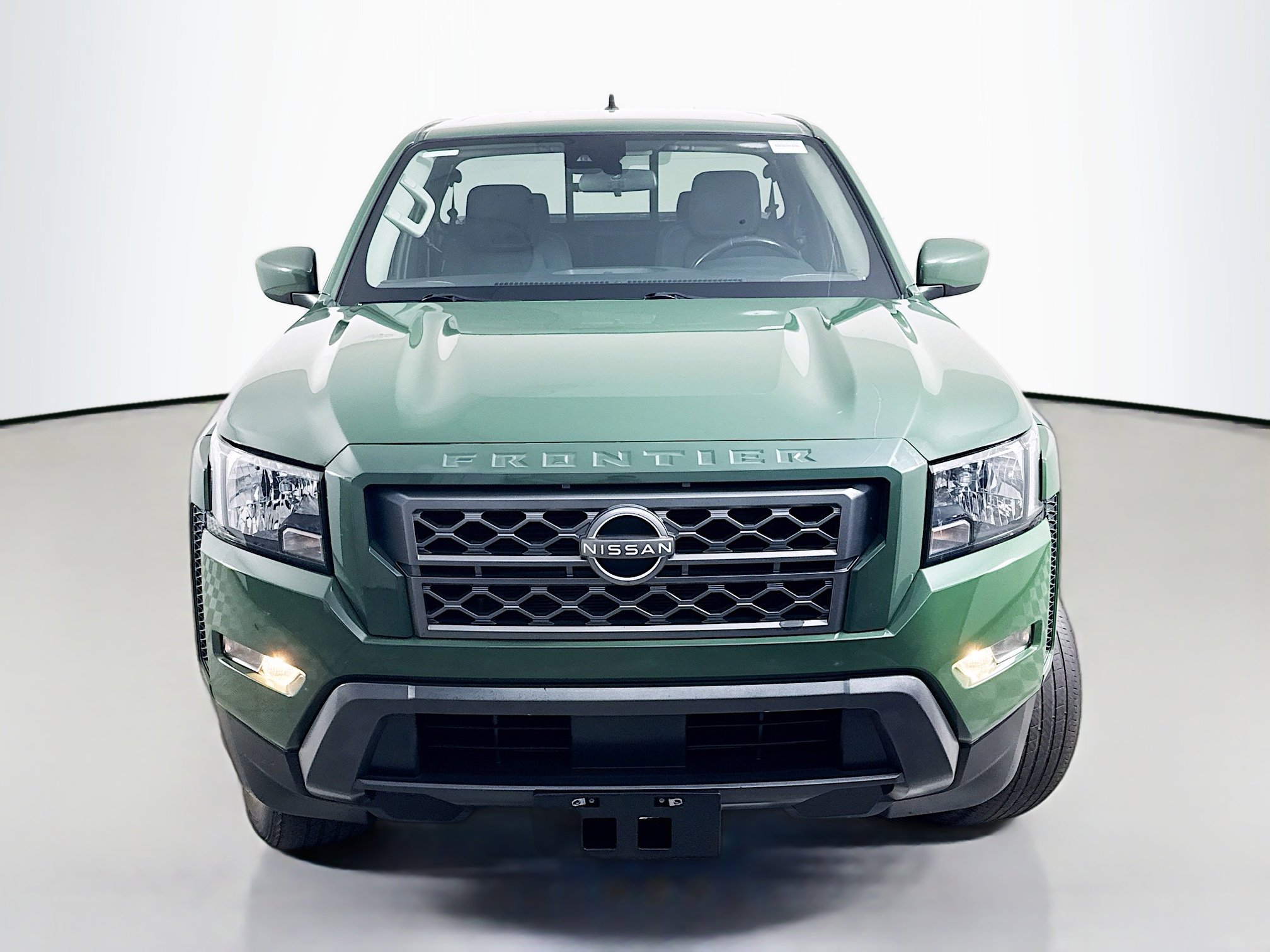 Used 2022 Nissan Frontier SV image 2