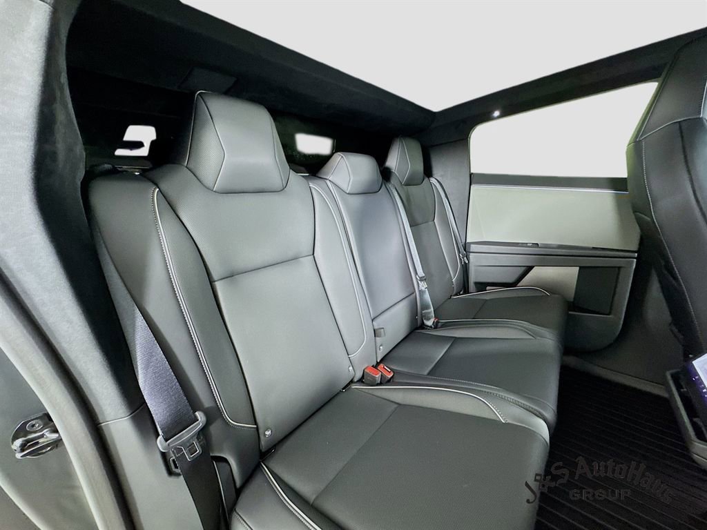 Used 2025 Tesla Cybertruck AWD Crew Cab image 34