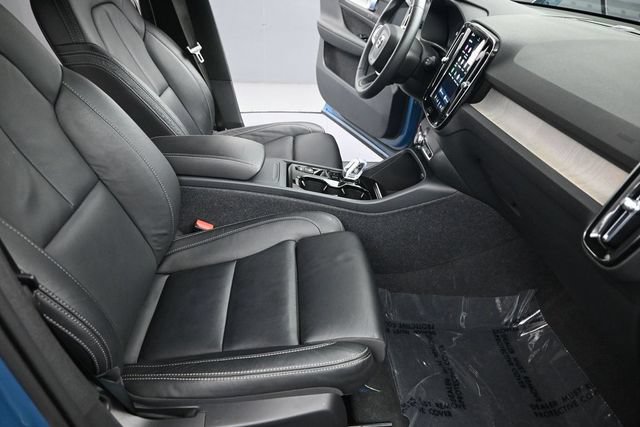Used 2024 Volvo XC40 B5 Plus AWD/4WD image 19