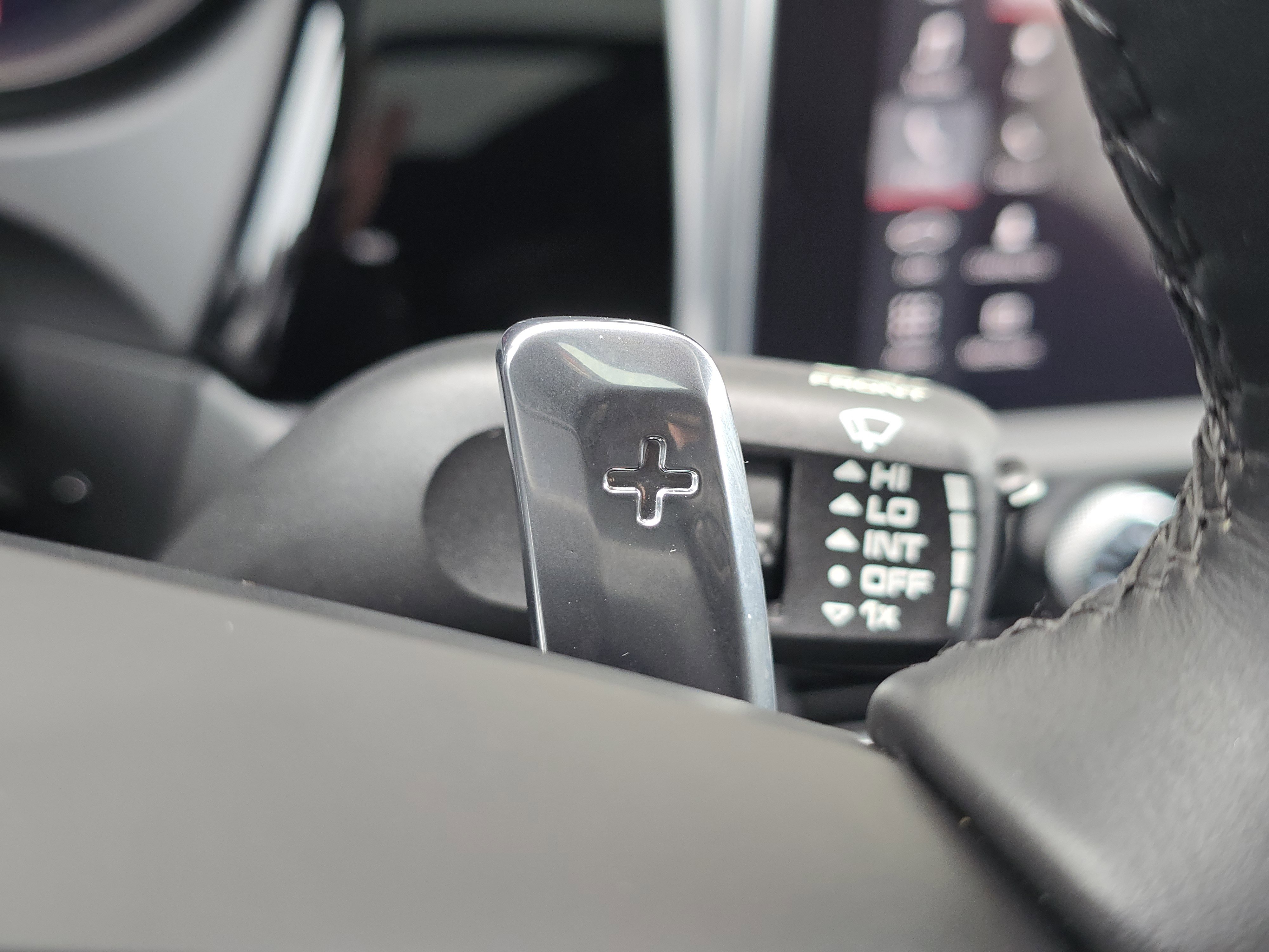 Certified 2025 Porsche Macan AWD/4WD image 25