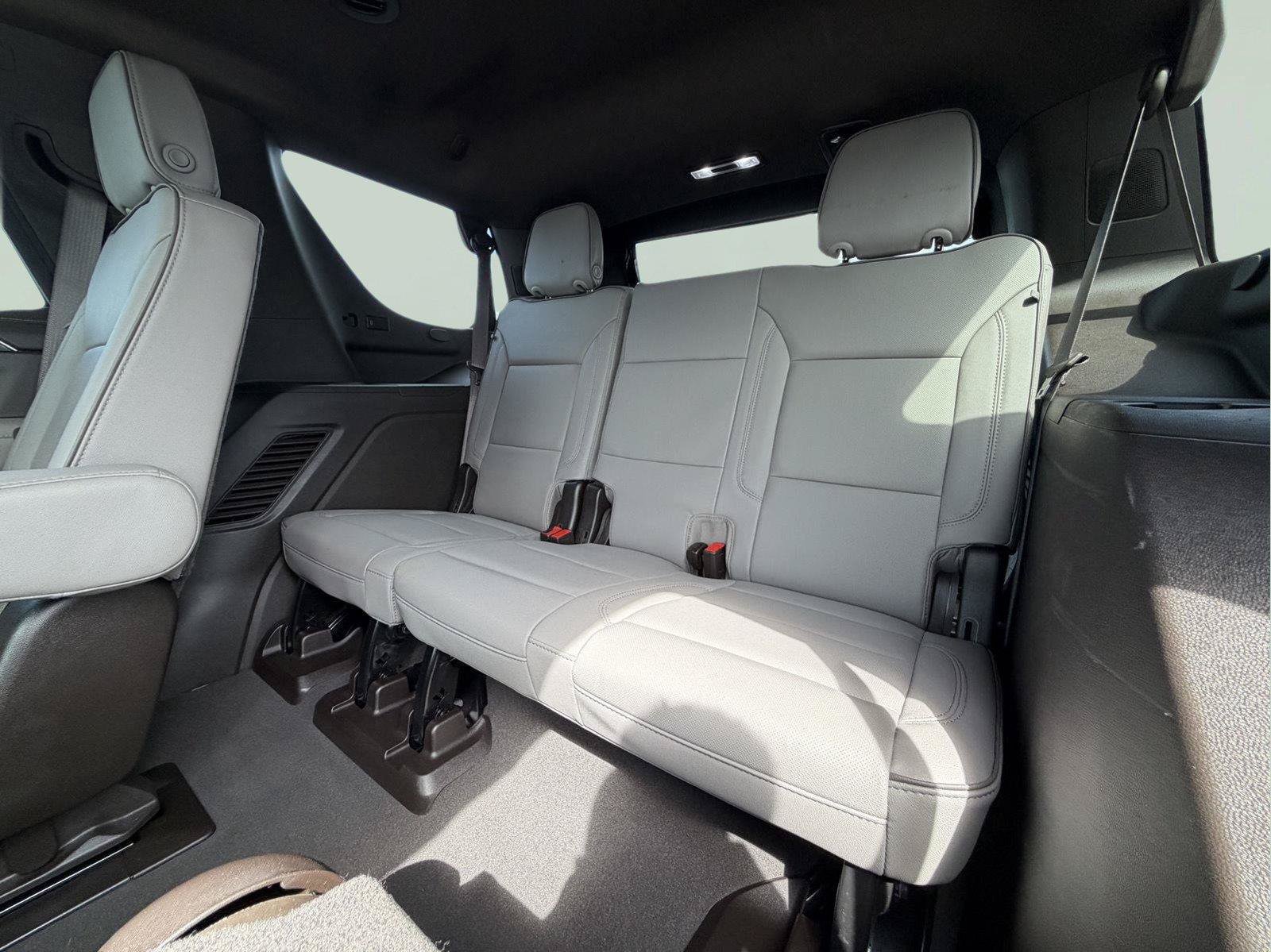 Used 2024 GMC Yukon SLT w/ SLT Luxury Package AWD/4WD image 34