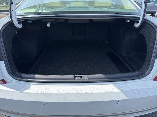 Used 2017 Volkswagen Passat 1.8T SEL Premium image 17