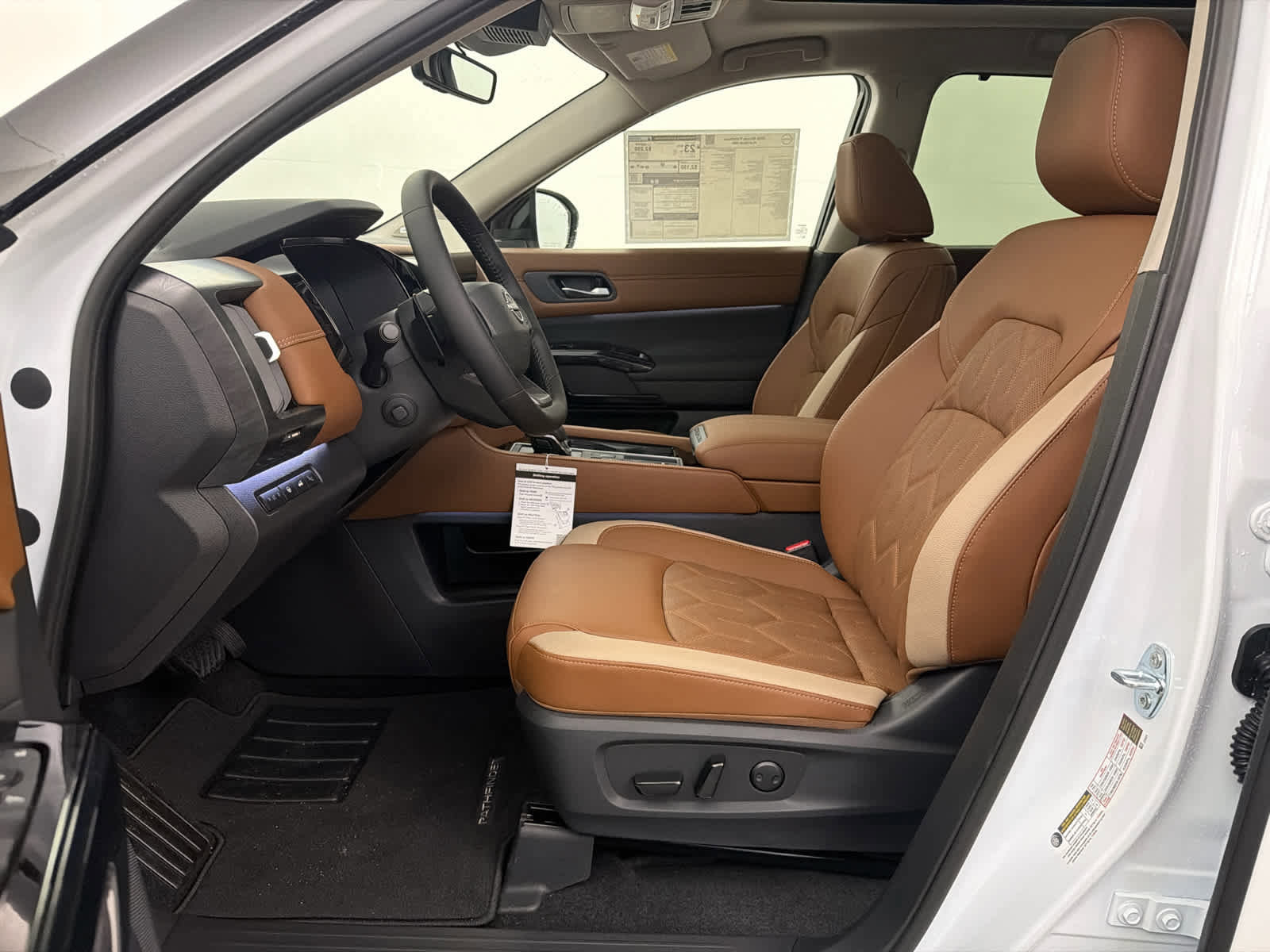 New 2026 Nissan Pathfinder Platinum image 14