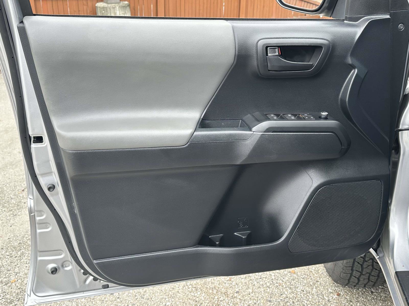 Used 2018 Toyota Tacoma SR image 19