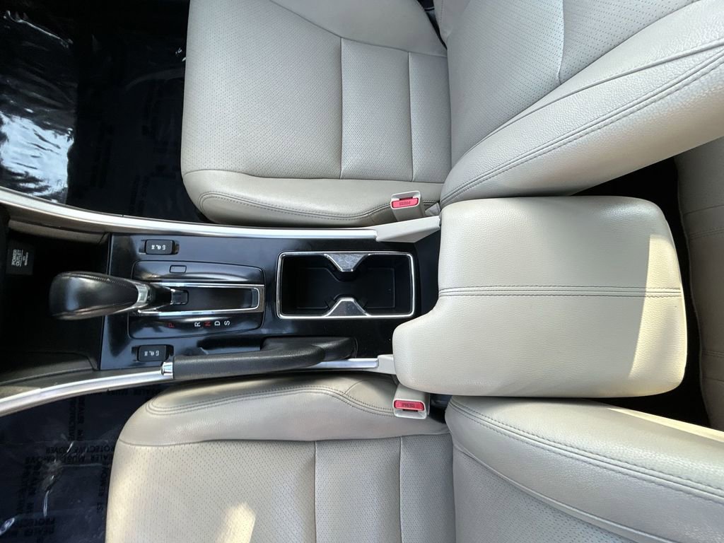 Used 2017 Honda Accord Touring image 21
