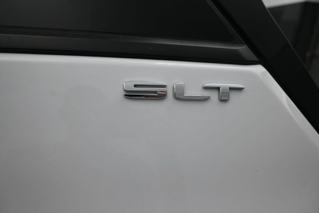 Used 2024 GMC Terrain SLT w/ Infotainment Package II FWD image 11