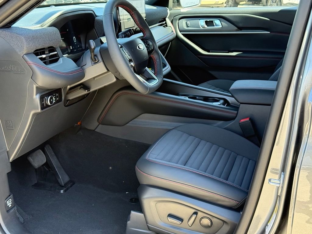 New 2026 Ford Explorer ST-Line w/ ST-Line Street Pack RWD image 5