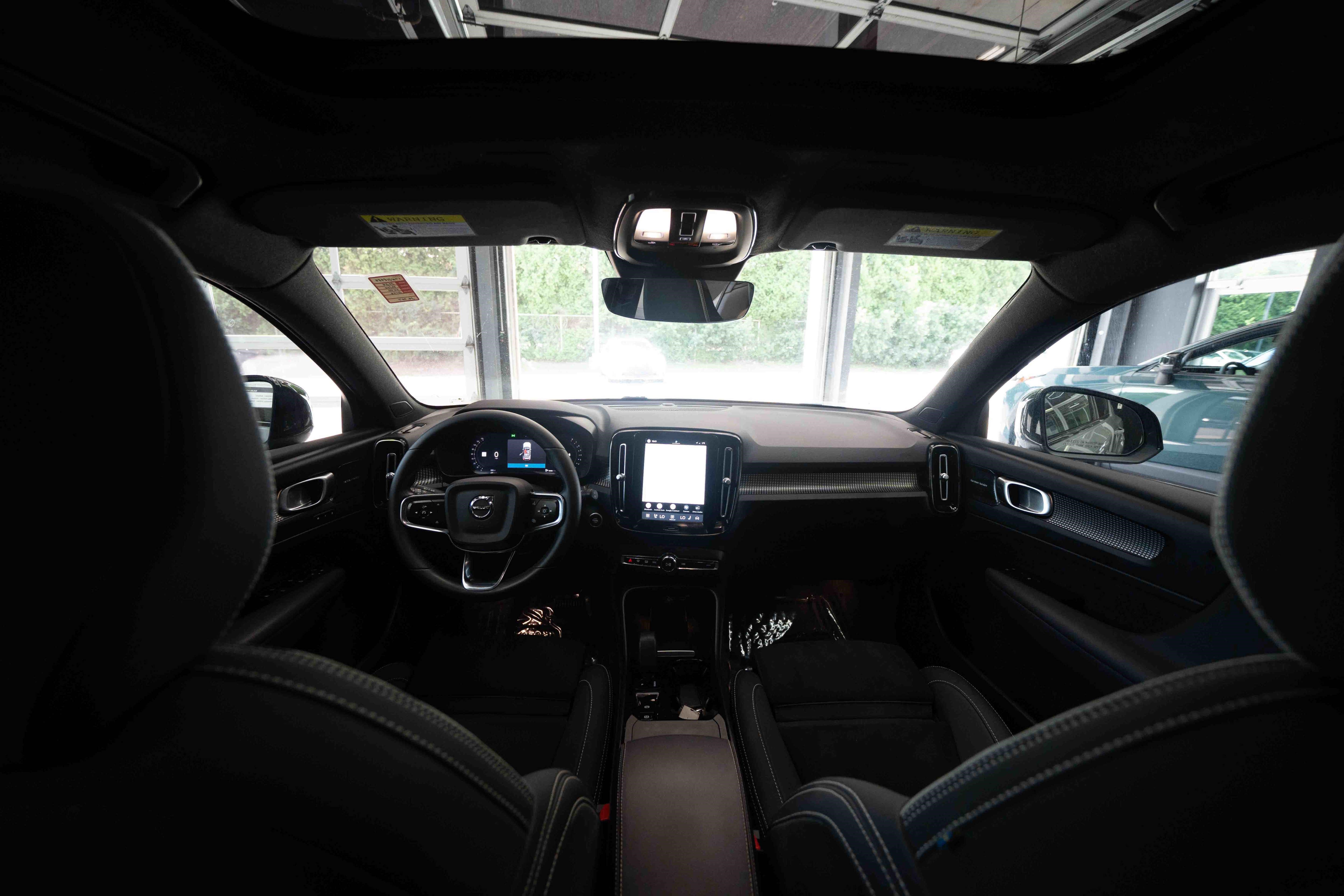 Used 2024 Volvo XC40 B5 Plus w/ Protection Package Premier AWD/4WD image 19