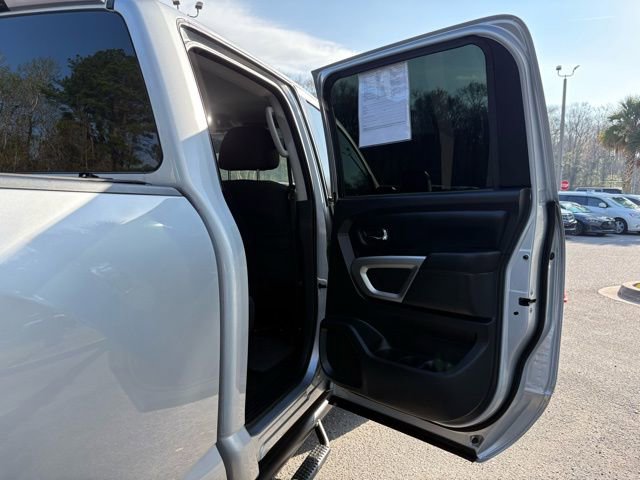 Used 2019 Nissan Titan SV w/ SV Convenience Package image 27