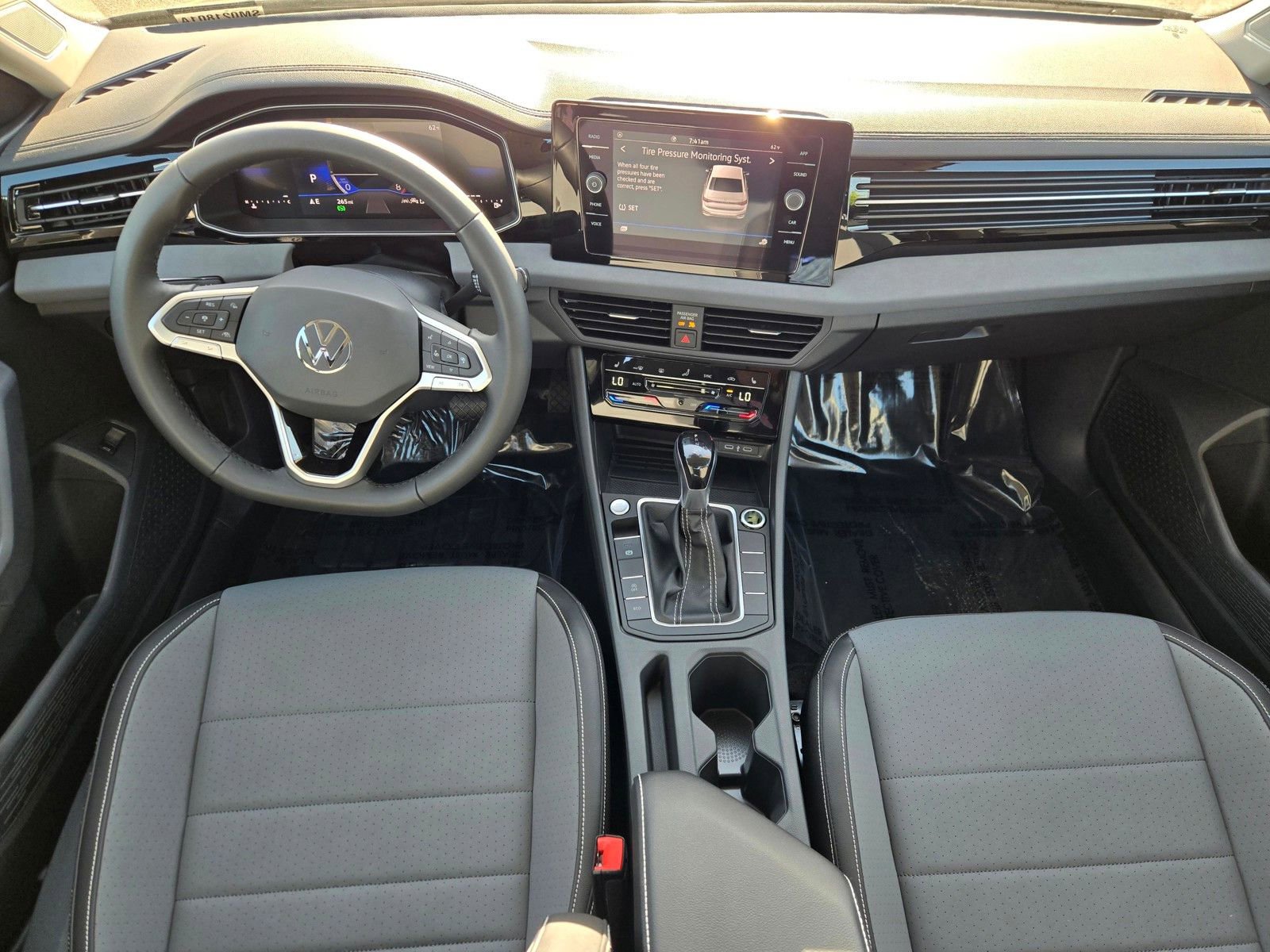 Used 2025 Volkswagen Jetta SE image 11