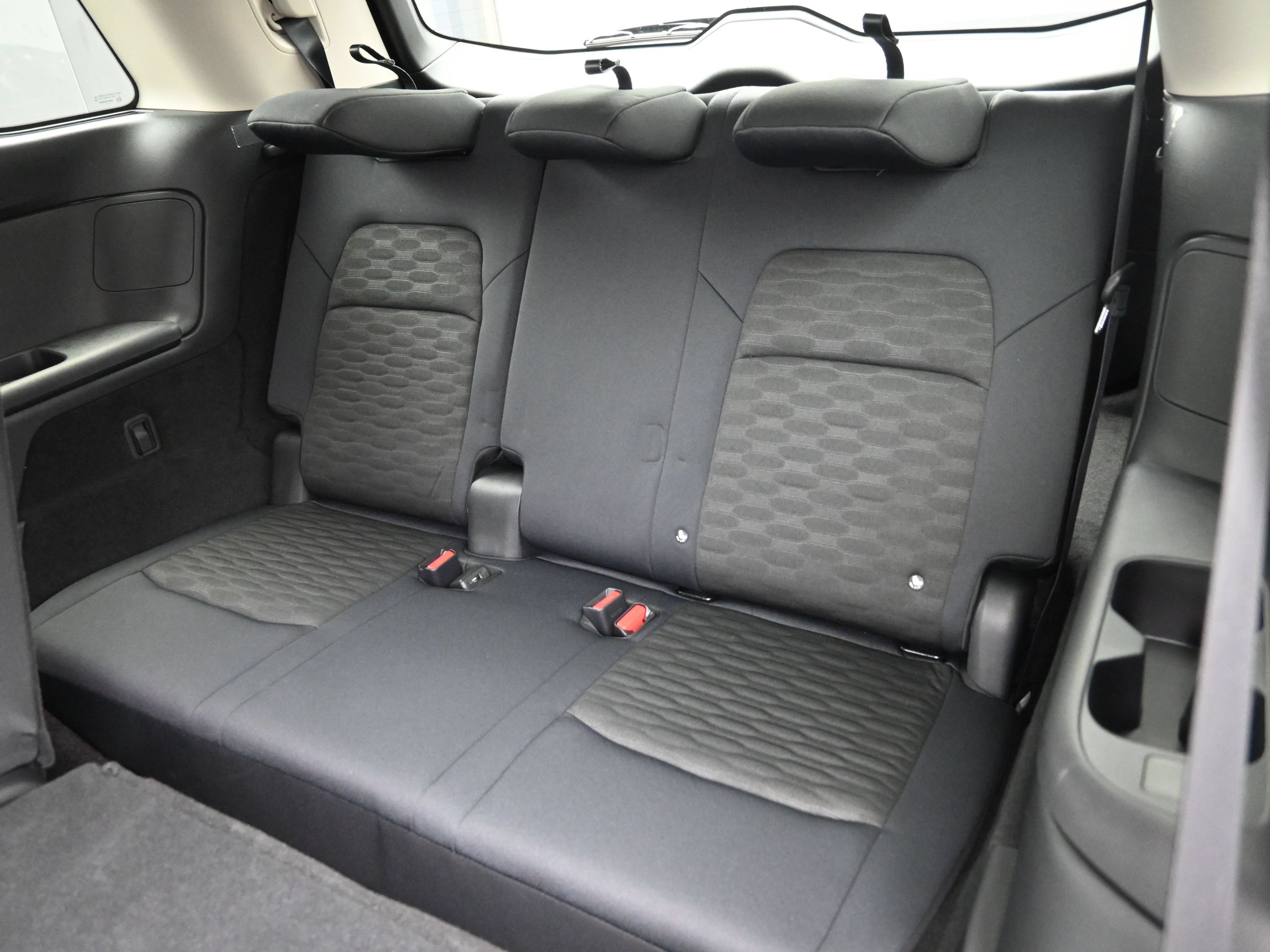 Used 2025 Nissan Pathfinder SV FWD image 16